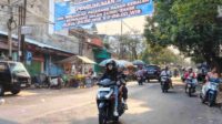 Masih ada sebagian_11zon Pedagang Pasar Kebalen Kembali ke Bahu Jalan, Pemkot Lanjutkan Penataan Lewat Pendekatan Humanis