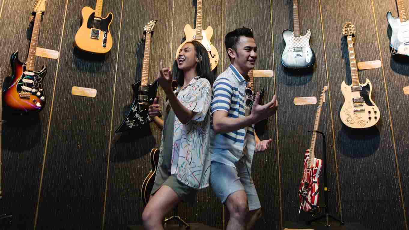 Wajib Dikunjungi! Sensasi Melihat Langsung Gitar Asli Musisi Legendaris Dunia Hanya di Jatim Park 3 1 Wajib Dikunjungi! Sensasi Melihat Langsung Gitar Asli Musisi Legendaris Dunia Hanya di Jatim Park 3