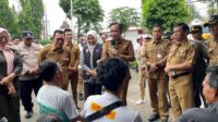 Pemkab Jember saat melakukan peninjauan pelayanan KTP di Kecamatan. (Ist.) 16 Ribu Lebih Warga Jember yang Meninggal Masih Terdaftar Penerima Bansos