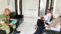 Babinsa Koramil Kedungkandang Bersama Perangkat Kelurahan Buring Gelar Komsos Kuatkan Kemanunggalan
