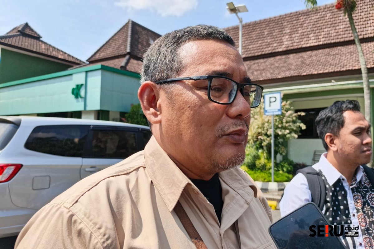 Ketua Tim Pengawasan dan Pengendalian DPU SDA Jatim menegaskan, bangunan di atas sungai Jalan Semeru Malang harus segera dibongkar. (Seru.co.id/bas) Pemprov Jatim Ultimatum Bangunan di Atas Sungai Jalan Semeru Harus Dibongkar dalam 30 Hari