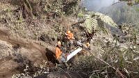 Tim SAR Gabungan Lakukan Metode Slope Rescue saat Evakuasi Pendaki Ilegal Gunung Semeru