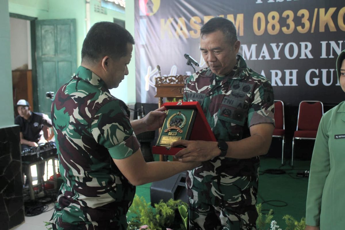 Dandim 0833 memimpin Sertijab Kasdim 0833. (ist) Pimpin Sertijab Kasdim, Dandim 0833 Tekankan Soliditas Satuan