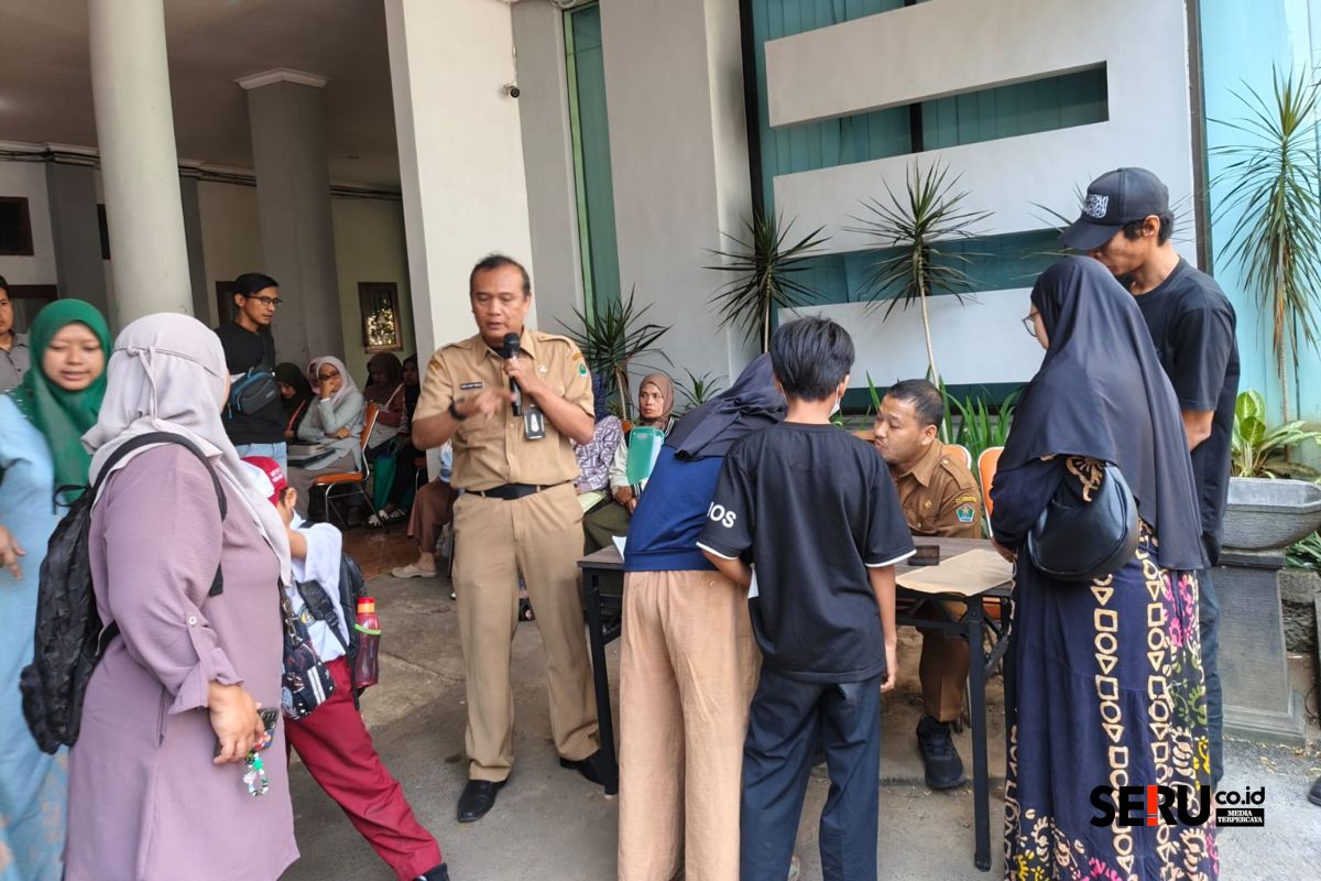 Posko SPMB Kota Malang Diserbu Ratusan Wali Murid, Masalah Input Data Dominasi Aduan