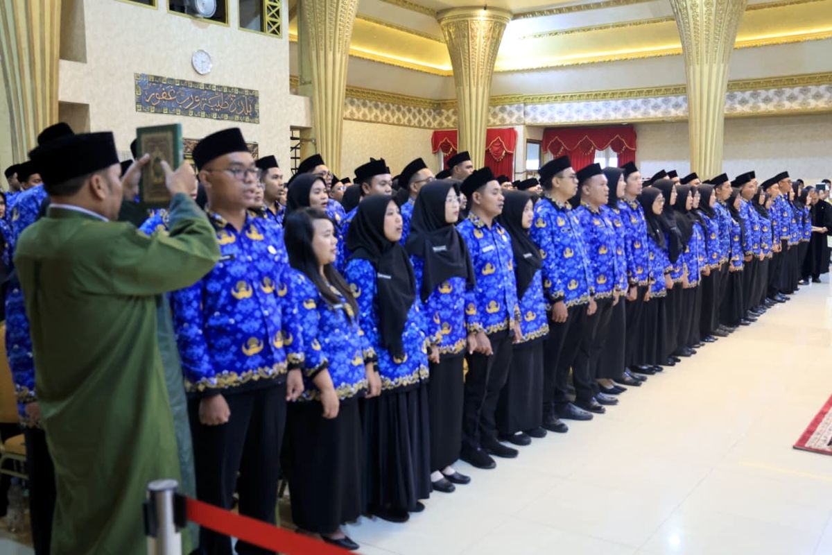 Suasana saat pelantikan ASN di Jember. (Ist.) Pimpin Jember, Gus Fawait Sulap 22 Ribu ASN Jadi Agen Promosi Digital