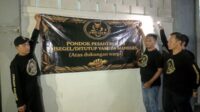 Yakuza Maneges dan Warga Segel Tiga Ponpes Milik Terduga Pelaku Pencabulan di Bululawang