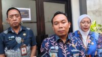 Wali Kota Malang (tengah) menegaskan, kebijakan operasional SPPG MBG sepenuhnya kewenangan pusat. (Seru.co.id/bas) Pemkot Malang Akui Tak Bisa Tutup SPPG, Program MBG Mutlak Kewenangan Pusat