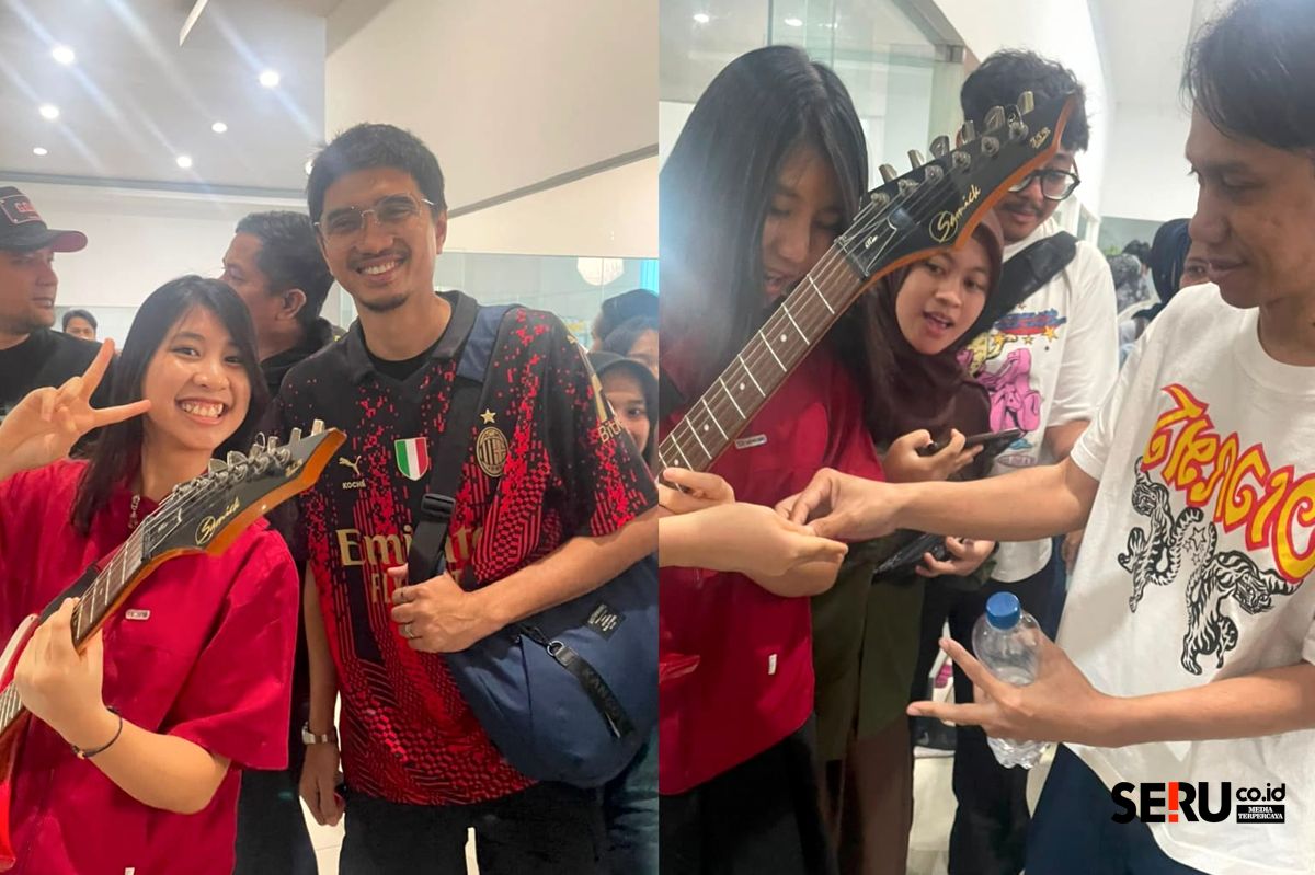 Kei Delilah saat bertemu idolanya Duta SO7 dan saat Eross SO7 memberikan kenang-kenangan. (dik) Berawal dari Konten Viral 'Melompat Lebih Tinggi', Gadis Multitalenta Asal Malang Sukses Temui Idolanya Sheila On 7 di Malang