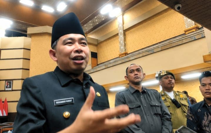 Gus Fawait Serahkan Enam Raperda ke DPRD Jember