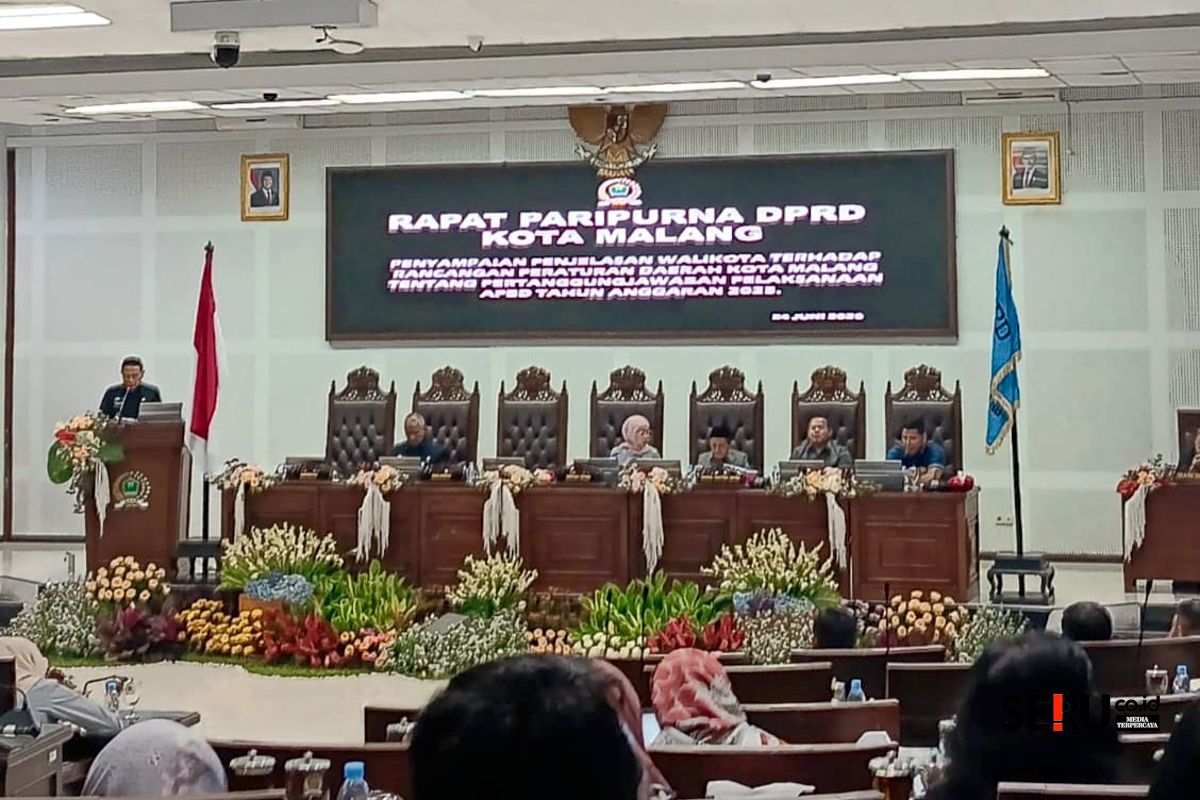 Wali Kota Malang menyampaikan penjelasan terhadap Ranperda tentang Pertanggungjawaban Pelaksanaan APBD 2025. (Seru.co.id/bas) Wali Kota Malang: SiLPA Rp303 Miliar Akan Diprioritaskan untuk Program yang Belum Tuntas