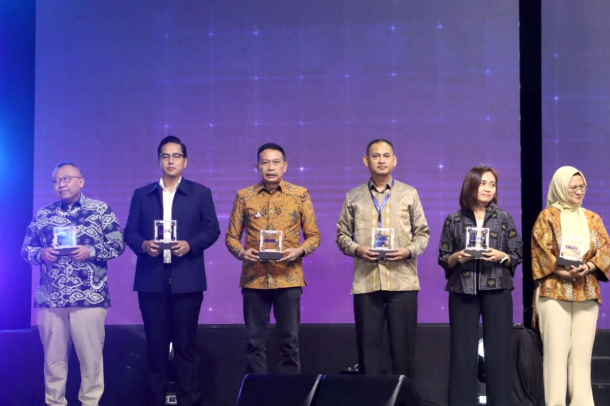 Wali Kota Malang menegaskan komitmennya untuk mendorong transformasi digital. (pro) Wali Kota Wahyu Bawa Kota Malang Masuk Barisan Penggerak Transformasi Digital Indonesia