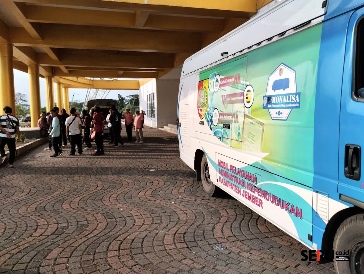 Jemput Bola di Lapangan JSG, Disdukcapil Jember Genjot Aktivasi KTP Digital