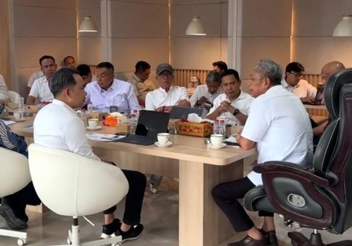 Datang ke Kemensos, Bupati Fawait Serahkan Temuan 14 Ribu Penerima Bansos Sudah Meninggal