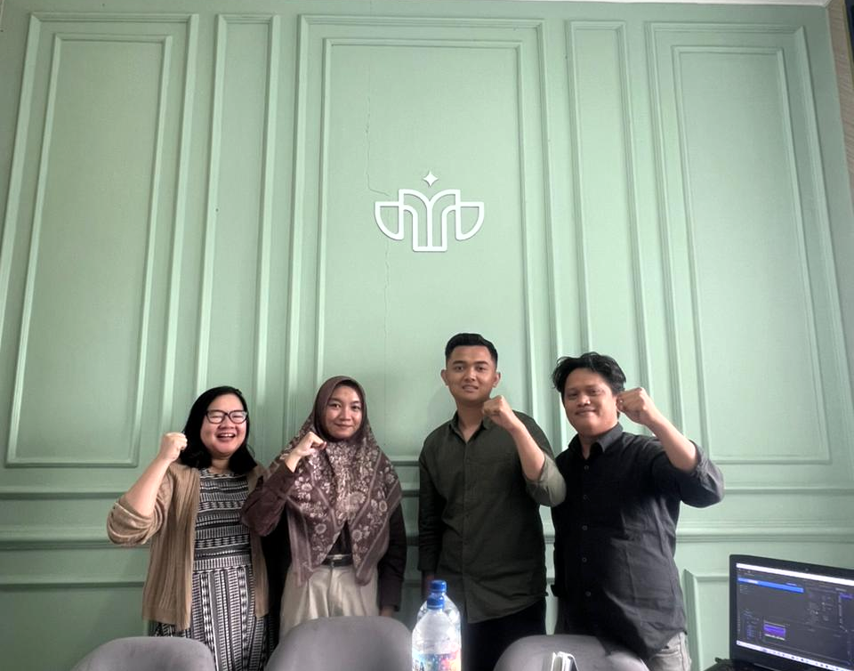 Meeting Pertama Bersama Tim TJP (Senin, 23 Februari 2026); (kiri ke kanan) Ibu Olivia Elena Hakim, Zulfaa Nur Aqiilah, Mas Bayhaqi Anam, dan Mas Muhamad Arifin PetaniMudaPunyaGaya: Kontribusi Mahasiswa PSDKU Universitas Brawijaya Kediri Bersama TJP Dobrak Stigma Sektor Agraria Demi Capai Target SDGs