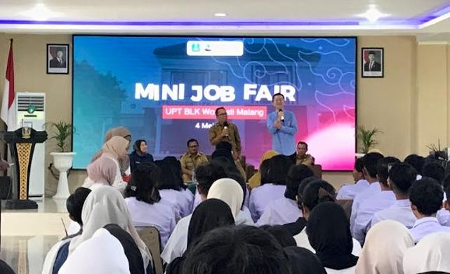 Pelaksanaan Talkshow Oleh Pemateri dari Jepang Mini Job Fair 2026: Mahasiswa MBKM PSDKU Universitas Brawijaya Kediri dan UPT BLK Wonojati Buka Peluang Kerja