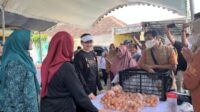 foto 2 Mahasiswa Magang UB Kediri Turut Sukseskan Pasar Murah Toyoresmi, Dipantau Langsung Istri Bupati Kediri