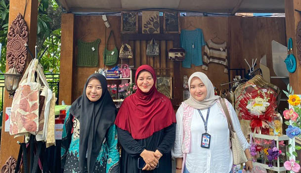 Mahasiswa MBKM PSDKU Universitas Brawijaya Kediri Bantu Promosi Produk UMKM Lokal pada Pameran Kuno Kini