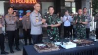 Dandim 0833 berikan kejutan Hari Bhayangkara ke-80 di Mapolresta Malang Kota. (ist) Dandim 0833 Berikan Kejutan Hari Bhayangkara ke-80 di Mapolresta Malang Kota