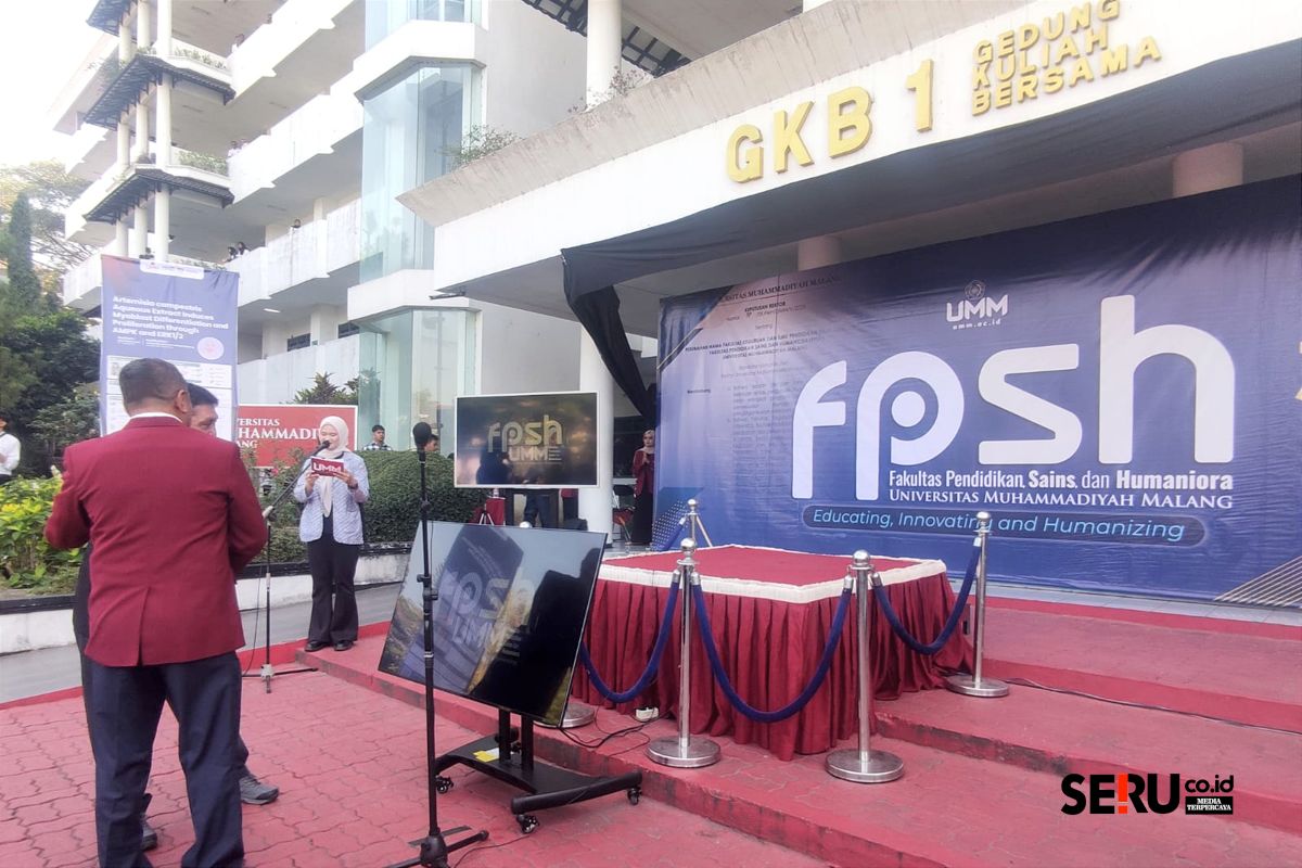 Rektor UMM dan Dekan FSHP, resmikan transformasi FKIP menjadi Fakultas Pendidikan Sains dan Humaniora. (rhd) FKIP UMM Bertransformasi Fakultas Pendidikan Sains dan Humaniora, Kenalkan 15 Doktor Baru