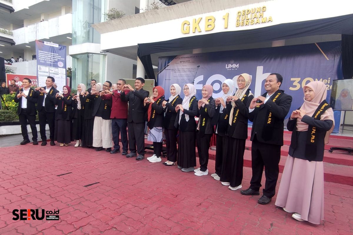 FKIP UMM Bertransformasi Fakultas Pendidikan Sains dan Humaniora, Kenalkan 15 Doktor Baru 1 Rektor UMM dan Dekan FSHP, perkenalkan 15 doktor baru Fakultas Pendidikan Sains dan Humaniora. (rhd)