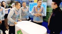 Wali Kota Malang dan Dirut Perumda Tugu Tirta menerima kunjungan Wali Kota Payakumbuh Dr dr Zulmaeta SpOG-KFM di booth Kota Malang. (dok Humas Tugu Tirta) Tugu Tirta Pamerkan 'Smart Water City' di Indonesia City Expo APEKSI XVIII