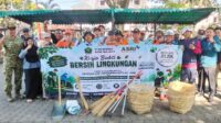 Babinsa Oro-Oro Dowo kerja bakti bersama warga wujudkan lingkungan bersih. (ist) Babinsa Oro-Oro Dowo Kerja Bakti Bersama Warga Wujudkan Lingkungan Bersih
