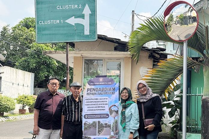Polinema Pasang Rambu Lalu Lintas Lensa Cembung Reduksi Blind Spot di Lowokwaru