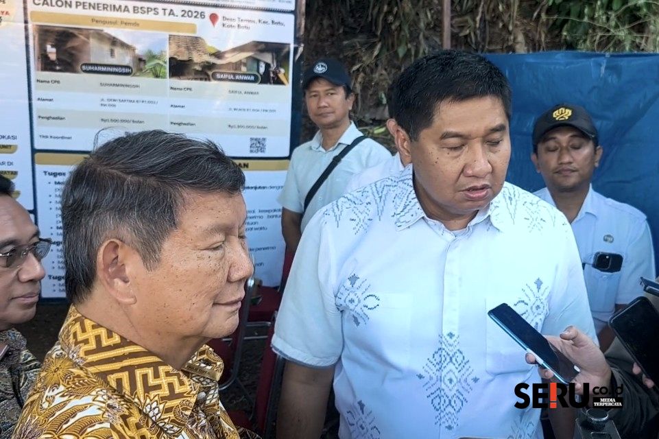 Kebut Program Bedah Rumah, Menteri PKP dan Ka Satgas Perumahan Tinjau Proyek di Kelurahan Temas Batu 1 Menteri Perumahan dan Kawasan Permukiman, Maruarar Sirait bersama Ka Satgas Perumahan memberikan keterangan pada Awak Media. (Seru.co.id/dik)