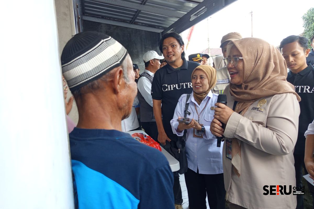 Peninjauan salah satu rumah penerima manfaat oleh PLT Direktur Jenderal Perumahan Perdesaan di Kementerian Perumahan dan Kawasan Permukiman (PKP). (Wul) Program 3 Juta Rumah Presiden Prabowo, 1600 Unit di Kabupaten Malang Telah Selesai