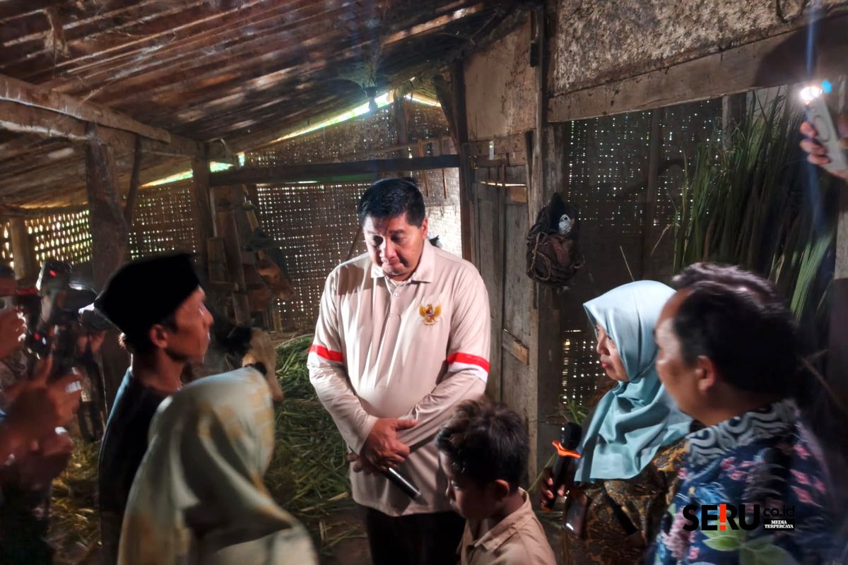 Presiden Prabowo Tambah Kuota Bedah Rumah, Kota Malang Ditarget Bebas RTLH pada 2026 1 Menteri PKP dan Wakil Wali Kota Malang meninjau area dalam rumah warga penerima BSPS. (Seru.co.id/bas)