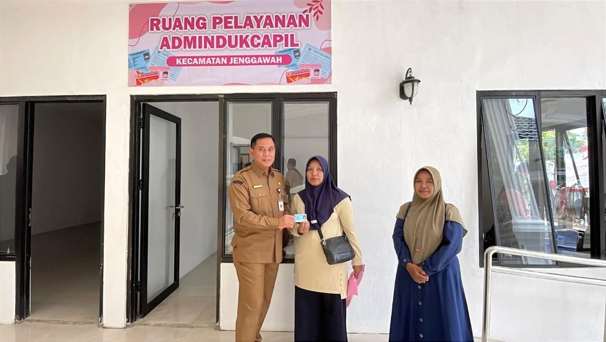 Suasana ruang pelayanan Admindukcapil di Kecamatan Jenggawah. (Ist.) Lewat Inovasi 'Peta Cinta', Cetak KTP-el di Jember Kini Cukup di Kecamatan