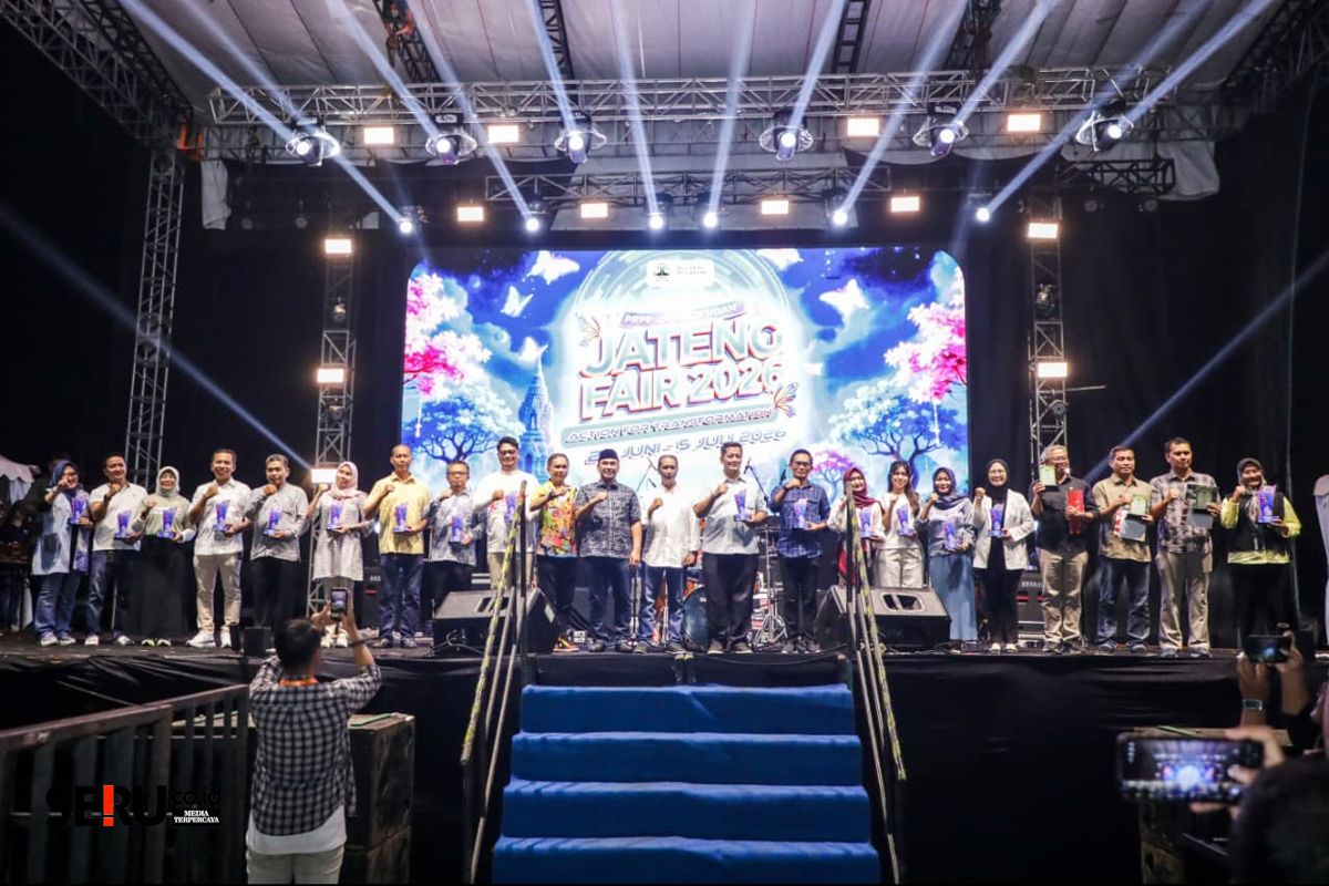 Acara penutupan dipimpin langsung oleh Wakil Gubernur Jawa Tengah, Taj Yasin Maimoen di panggung utama kawasan PRPP, pada Minggu (5/7/2026).(Seru.co.id/gts) Penutupan Jateng Fair 2026 Dikunjungi Lebih 125 Ribu Orang, Transaksi Capai Rp5 Miliar