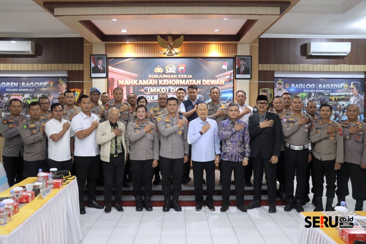 Kapolres Boyolali sambut kunjungan kerja sekaligus kegiatan sosialisasi yang dilaksanakan oleh MKD DPR RI beserta Tim Ahli di Mapolres Boyolali, Rabu (8/7/2026). (Seru.co.id/wnb) Kapolres Boyolali Sambut Kunker MKD DPR RI, Terima Sosialisasi Hak Imunitas dan TNKB Khusus