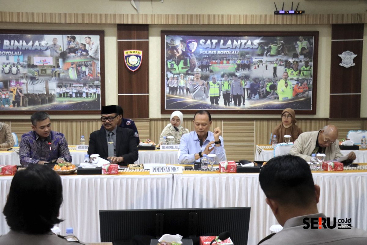 Kapolres Boyolali Sambut Kunker MKD DPR RI, Terima Sosialisasi Hak Imunitas dan TNKB Khusus 1 Tim Ahli MKD DPR RI memaparkan tugas, fungsi, dan wewenang MKD, hak imunitas yang dimiliki oleh anggota DPR RI dan DPRD. (Seru.co.ud/wnb)