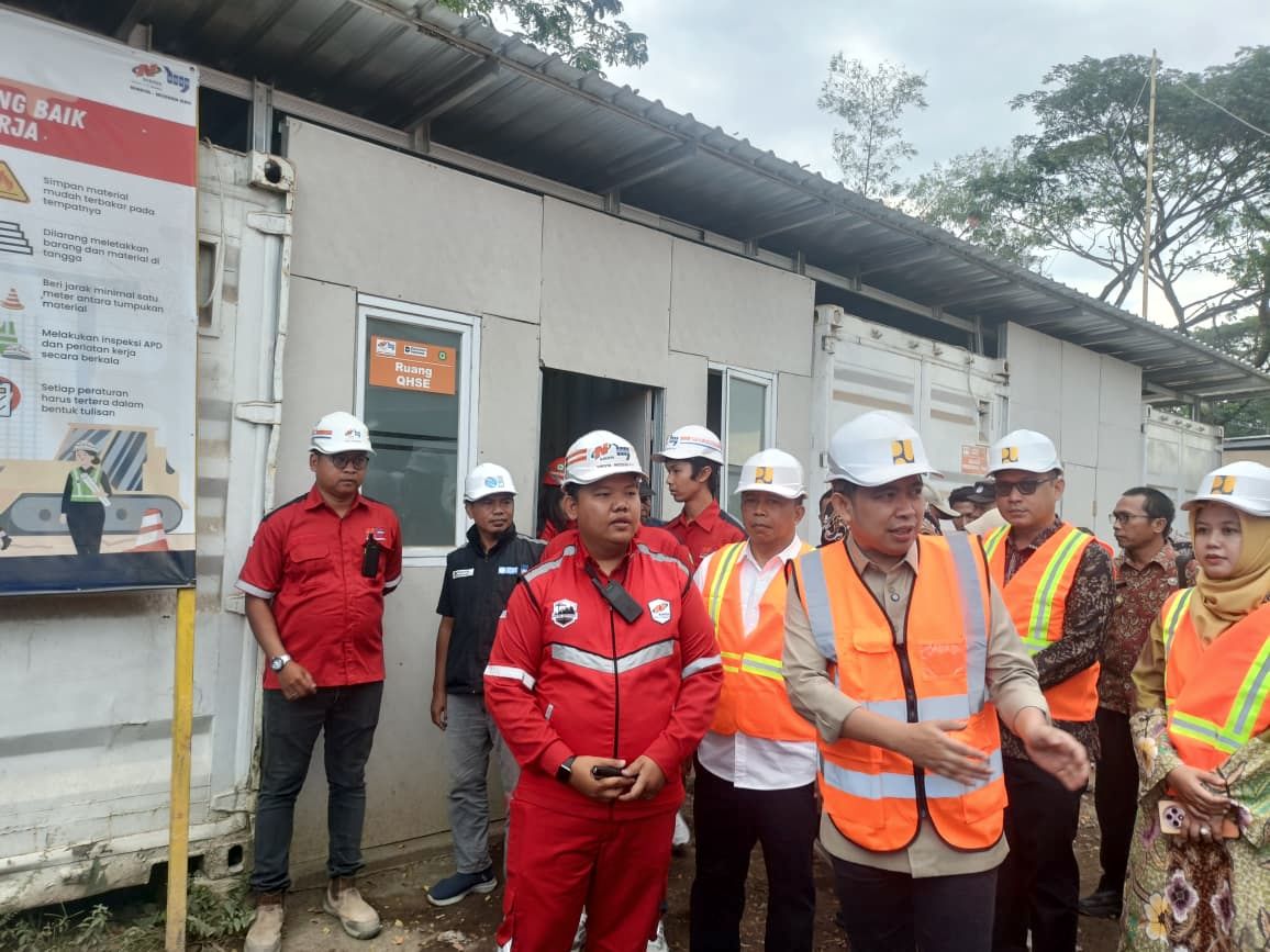 Bupati Jember, Muhammad Fawait saat tinjau proyek Sekolah Rakyat. (Ist.) Bupati Jember Tinjau Langsung Proyek Sekolah Rakyat untuk Anak Miskin